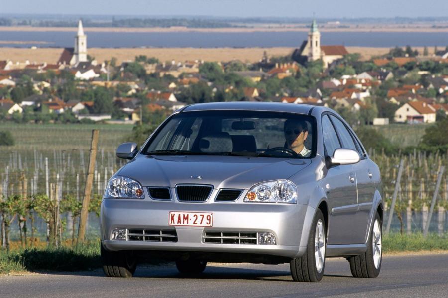  Daewoo Nubira 2003 года  (фото 15 из 19)